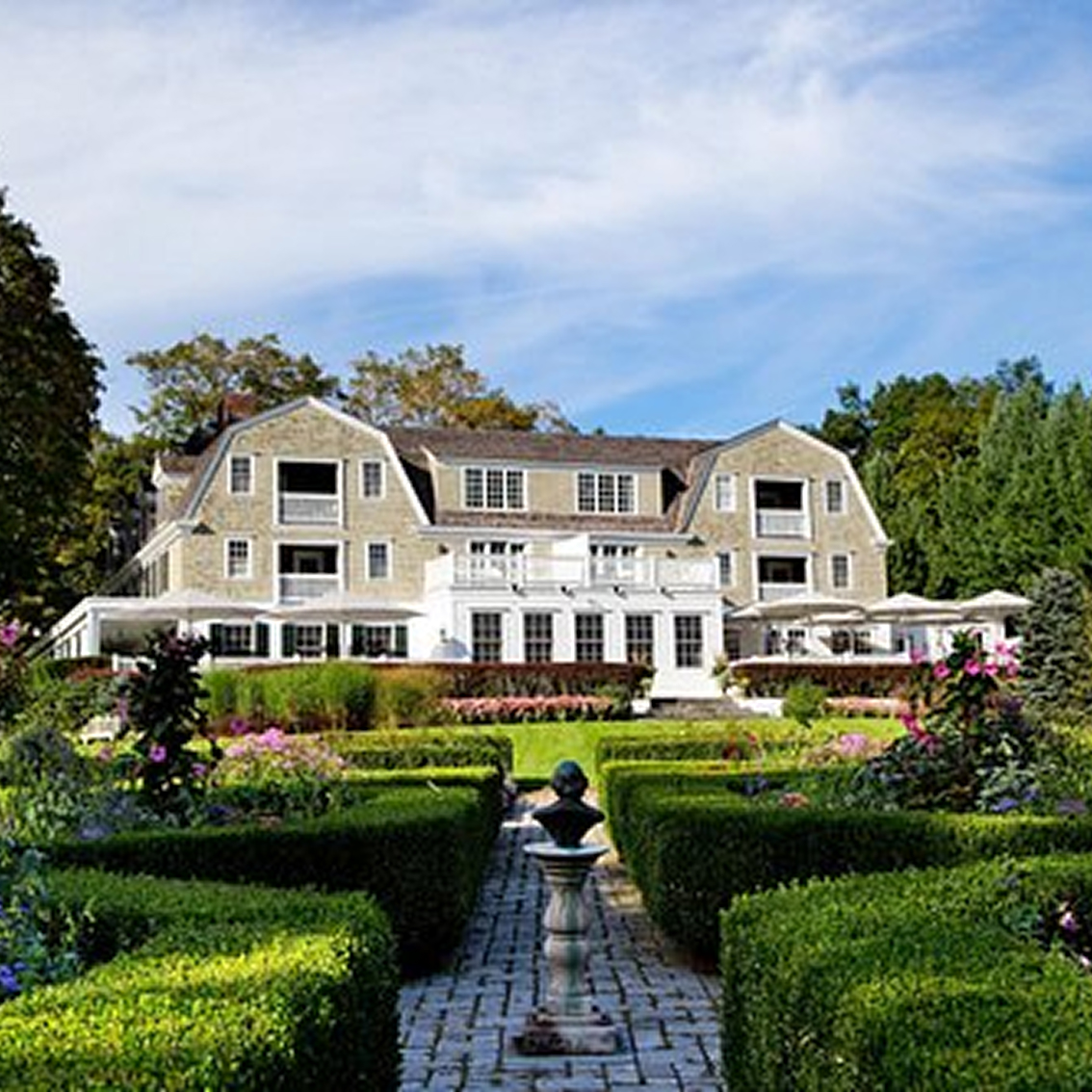 A huge house with a large entry way with greenery