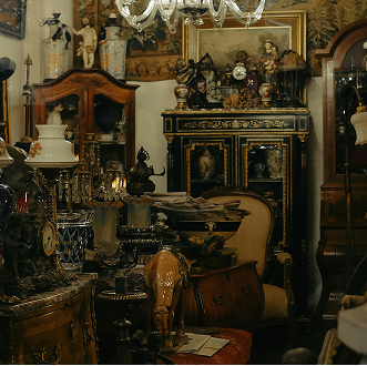 Yellow coffee sign reading Luke's